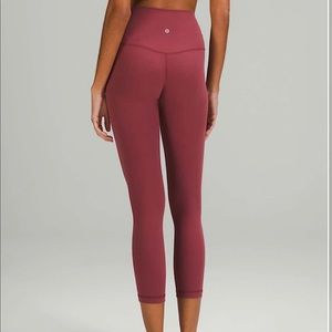• Lululemon Align HR crop •